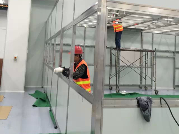 康寧生命科學(xué)潔凈棚施工中